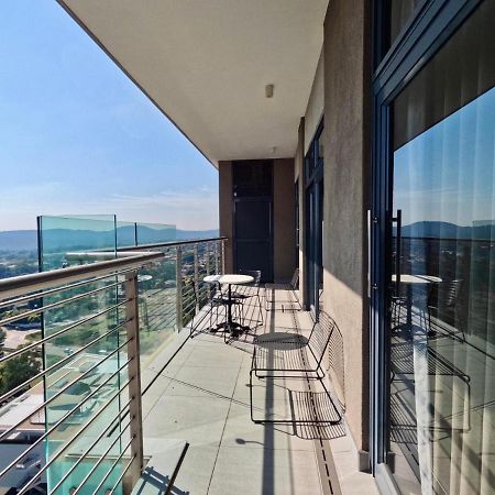 Menlyn Maine Apartments Pretoria Ngoại thất bức ảnh