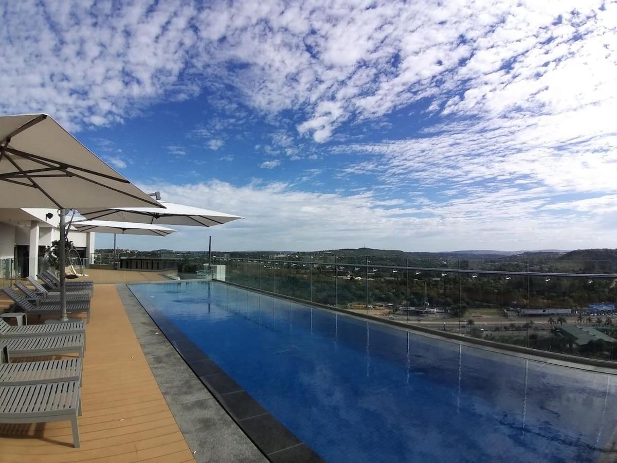 Menlyn Maine Apartments Pretoria Ngoại thất bức ảnh