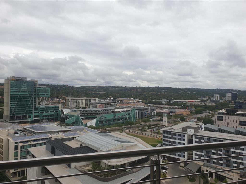 Menlyn Maine Apartments Pretoria Ngoại thất bức ảnh