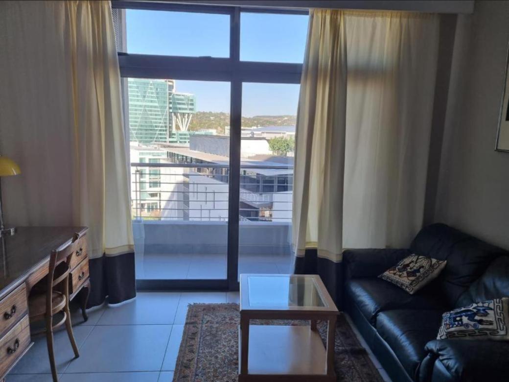 Menlyn Maine Apartments Pretoria Ngoại thất bức ảnh