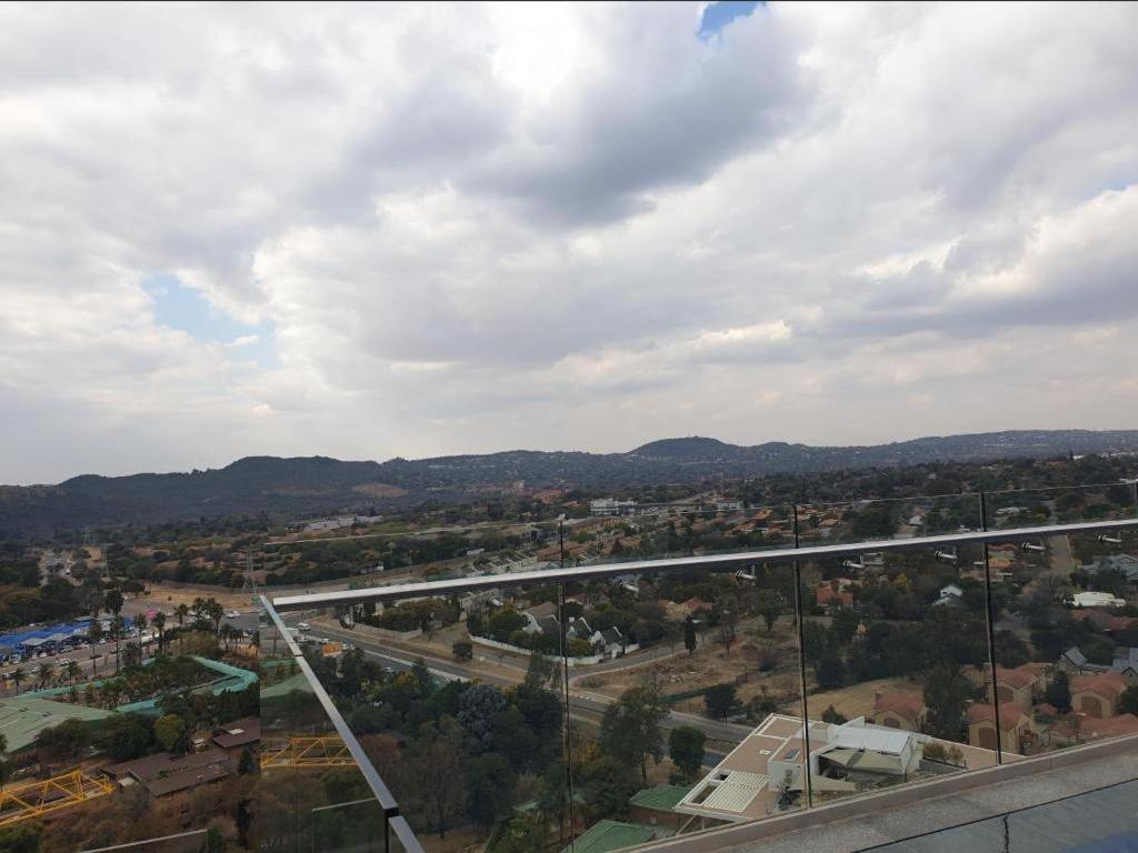 Menlyn Maine Apartments Pretoria Ngoại thất bức ảnh