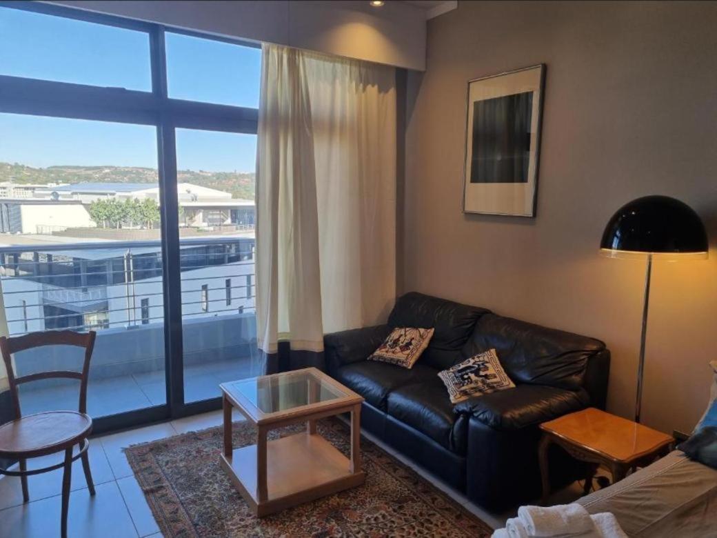 Menlyn Maine Apartments Pretoria Ngoại thất bức ảnh
