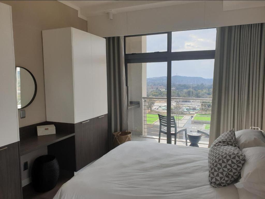 Menlyn Maine Apartments Pretoria Ngoại thất bức ảnh