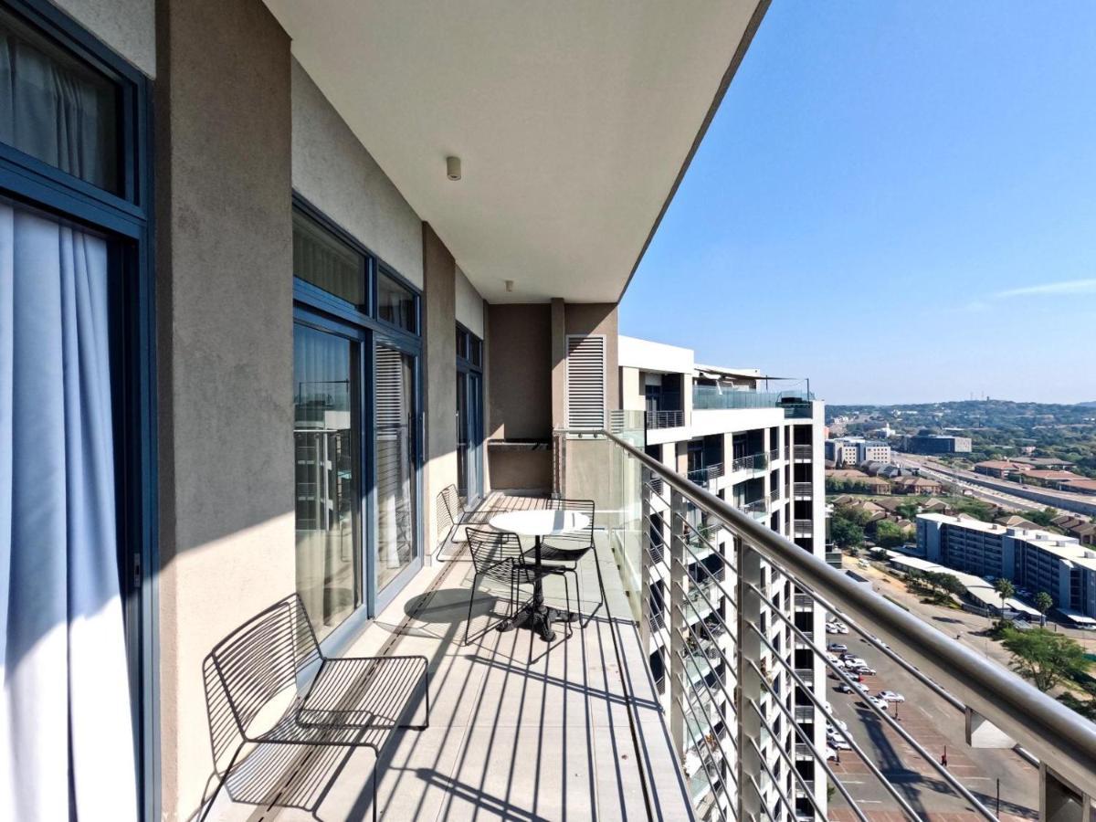 Menlyn Maine Apartments Pretoria Ngoại thất bức ảnh