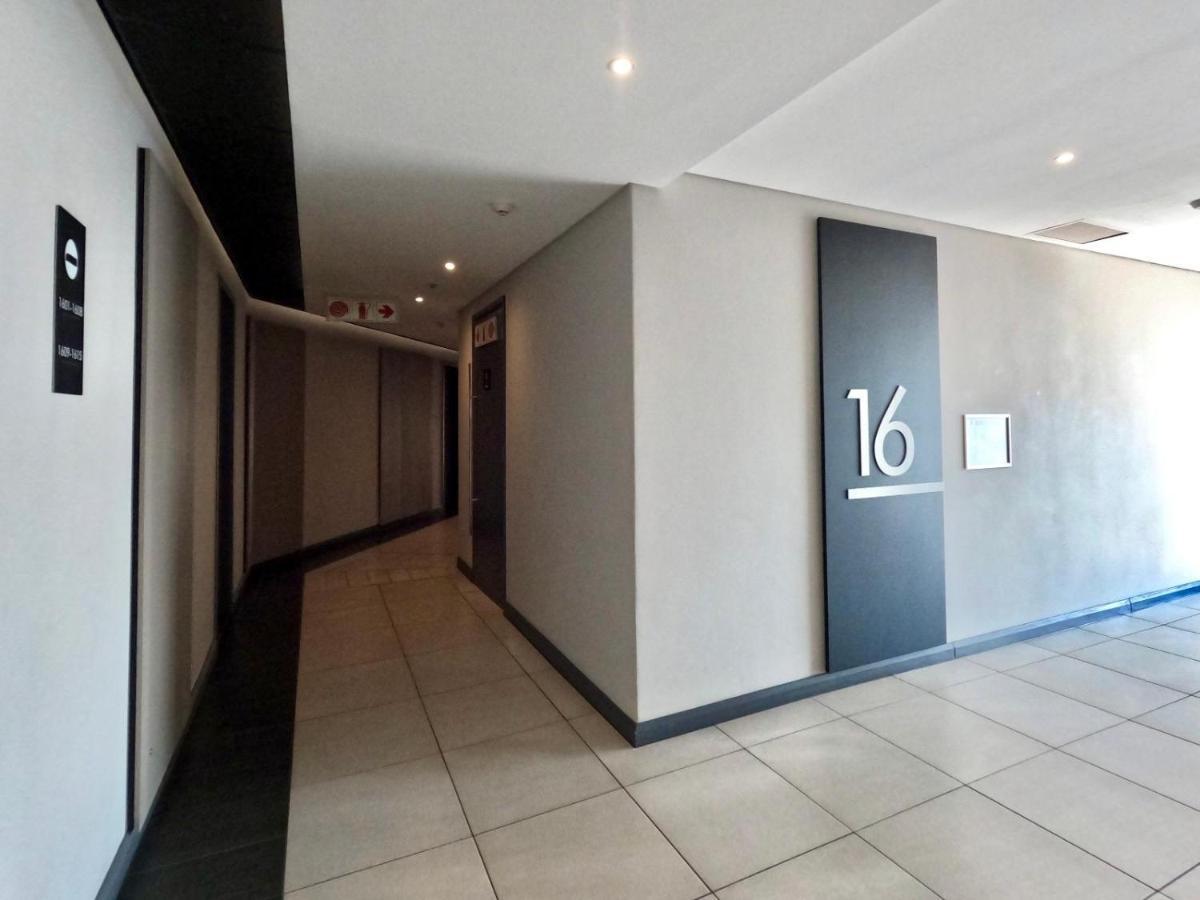 Menlyn Maine Apartments Pretoria Ngoại thất bức ảnh