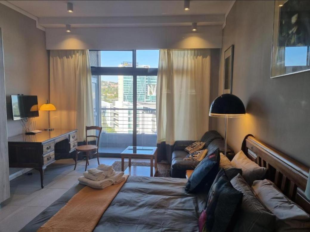 Menlyn Maine Apartments Pretoria Ngoại thất bức ảnh